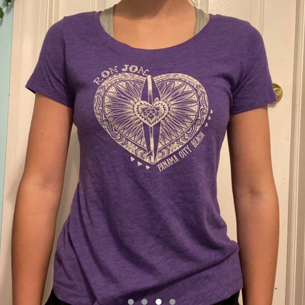 never worn ron jon tshirt size large, fits medium